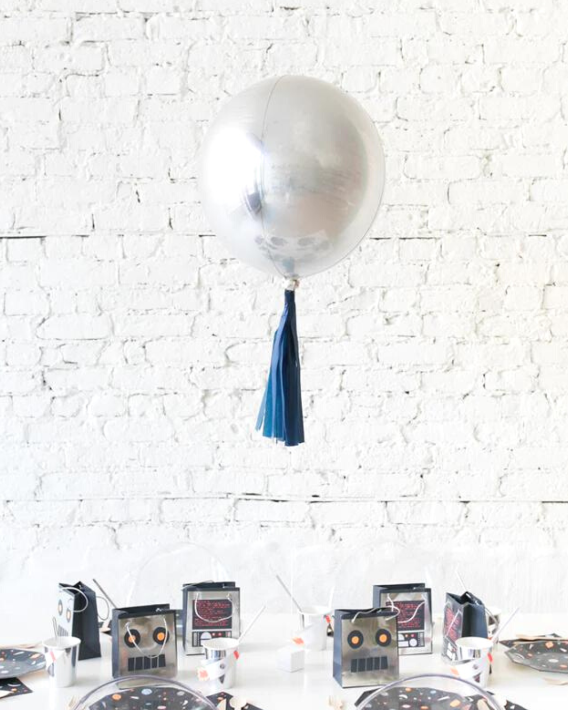 HELIUM SILVER 16" ORBZ WITH TASSEL