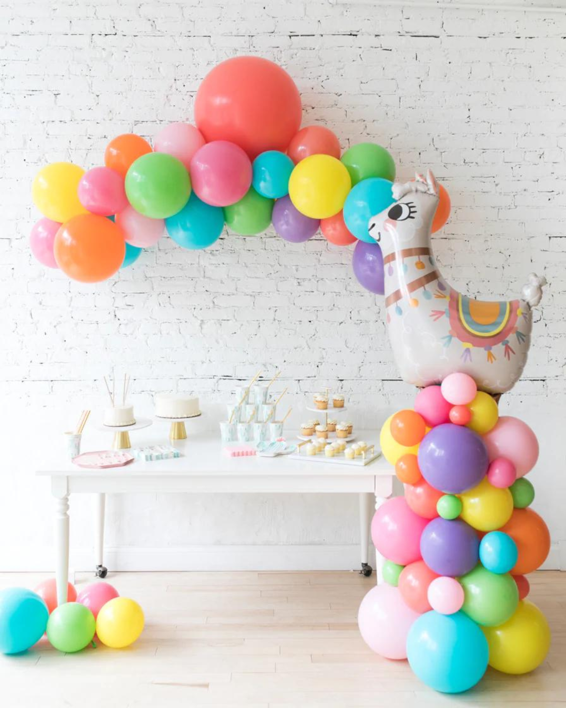 LLAMA BALLOON GARLAND AND COLUMN SET