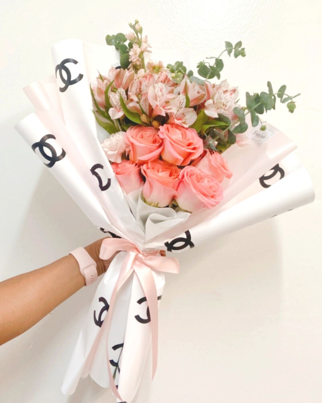 50 pink and white roses with our new chanel wrap ✨🤍 #foryou