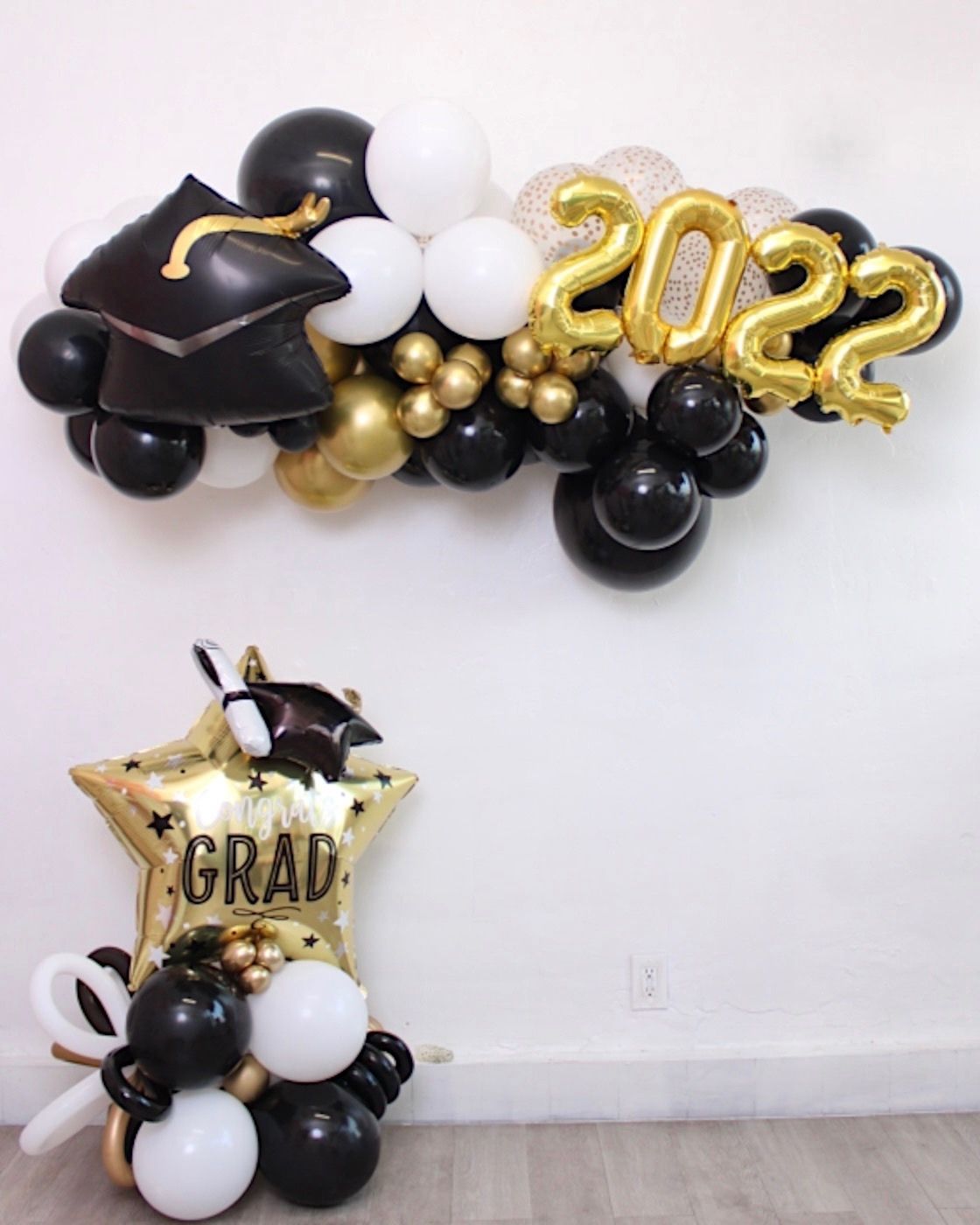 Gold 2022 Cap Floating Arch with Grad Star Column Set