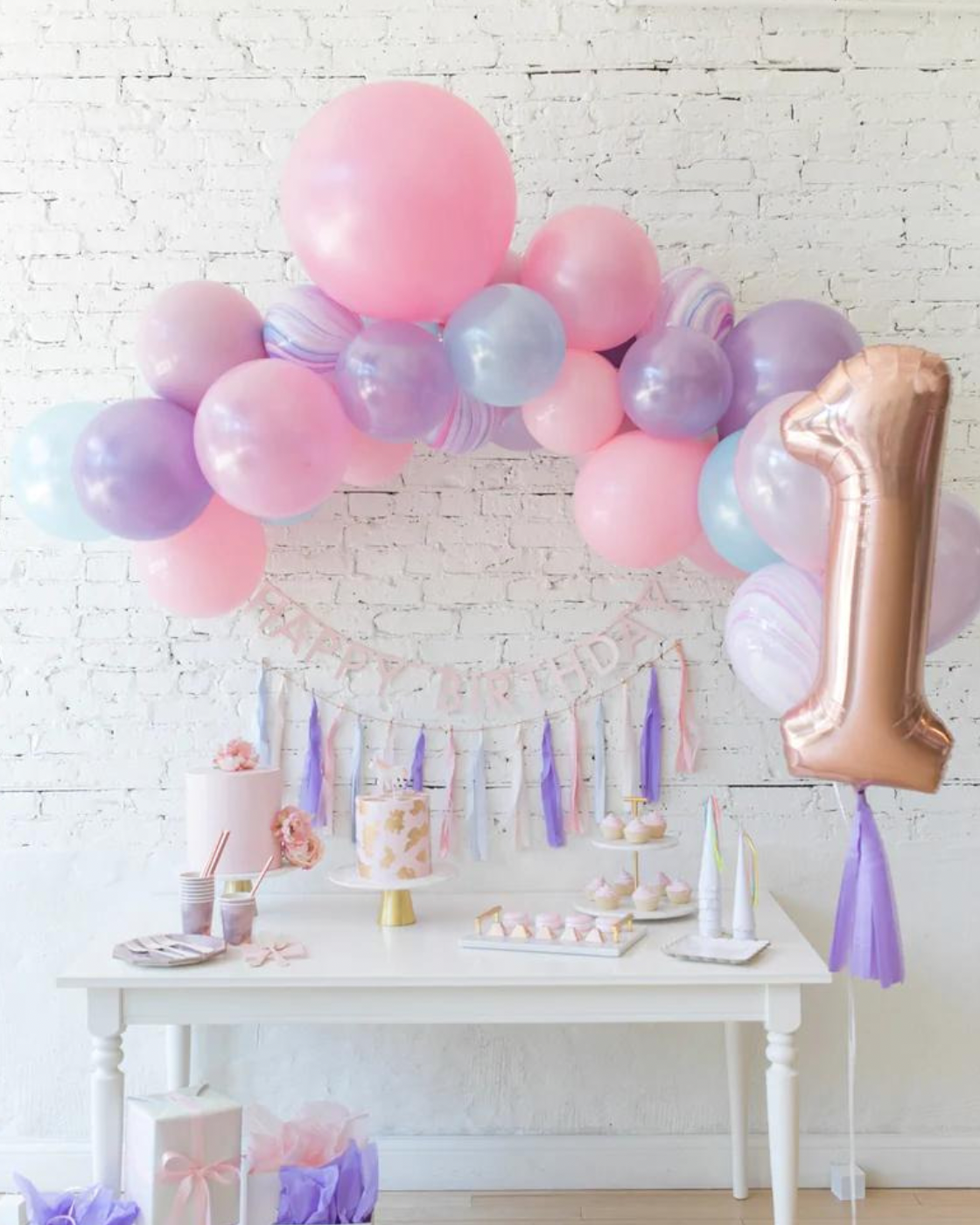 UNICORN BALLOON GARLAND AND NUMBER BALLOON SET